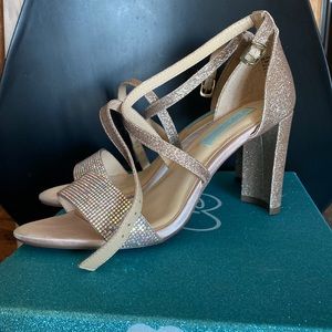 Betsy Johnson Bella Heel Open Toe size 7.5